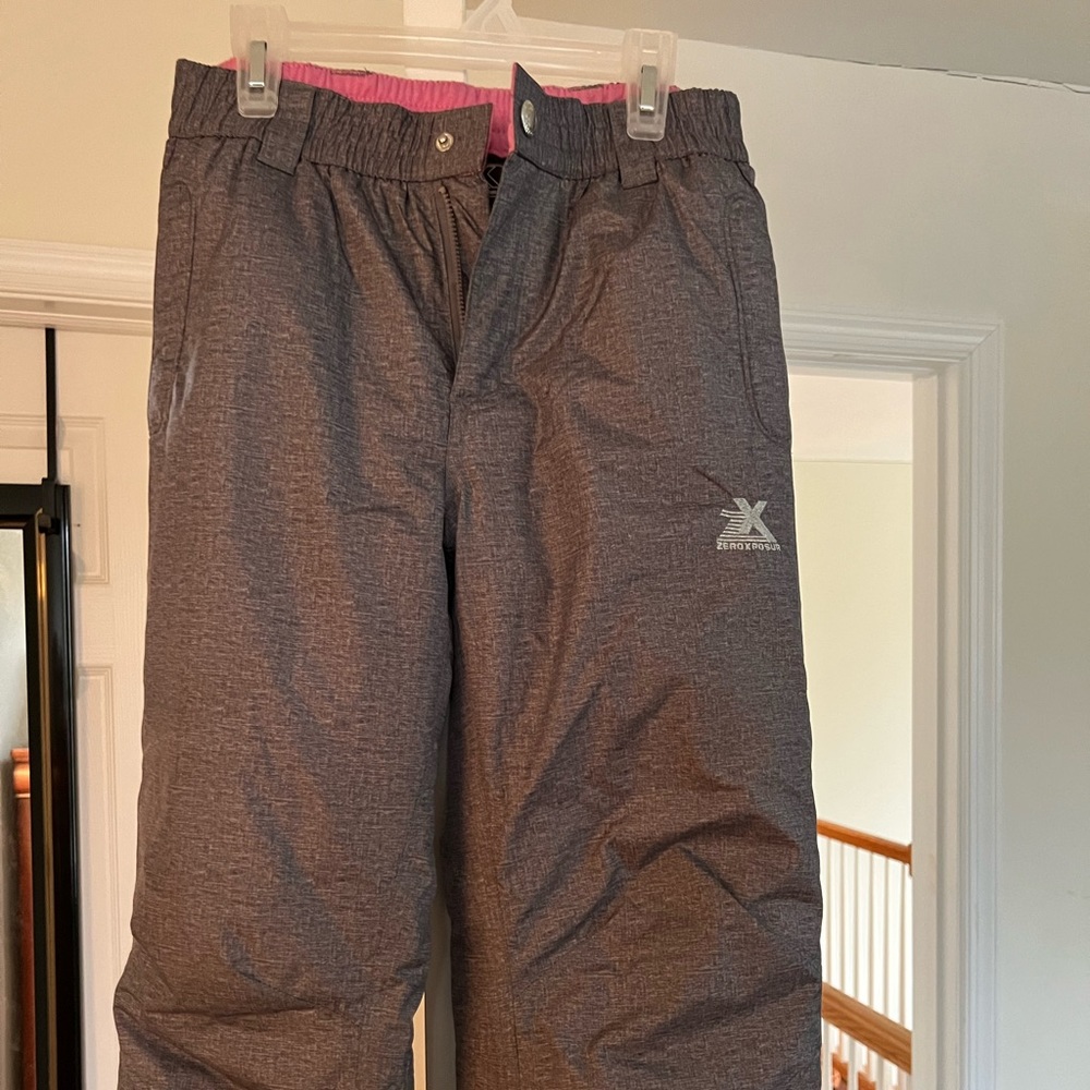 Girls snow pants. Size 10/12 good condition. Zeroxposur brand